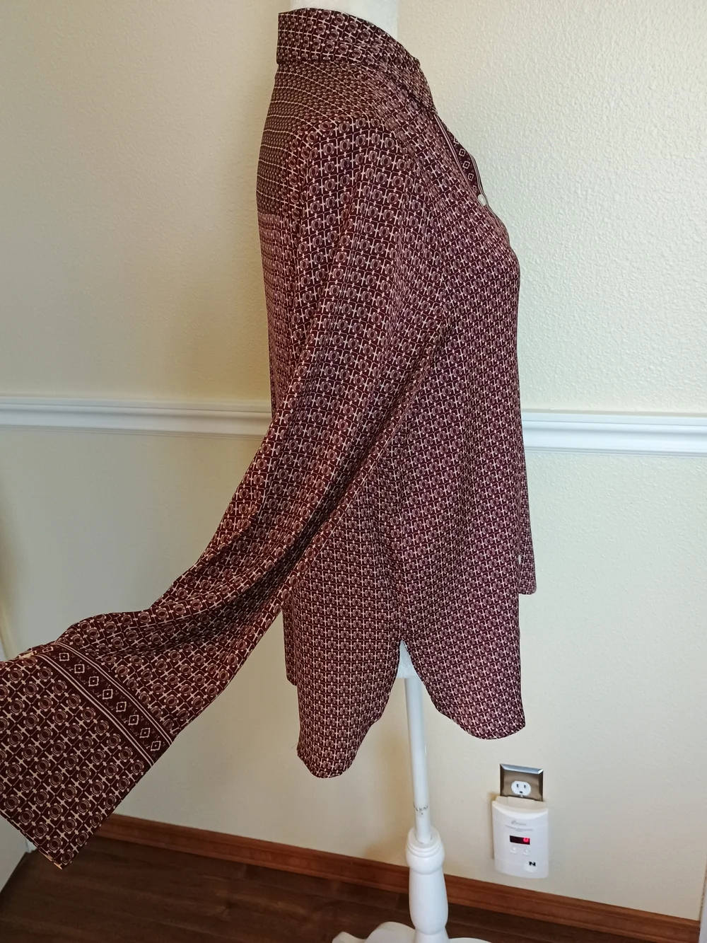 Max Studio Burgundy Geometric Button-Front Blouse - Picture 4 of 8